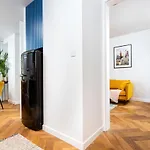 Sienna 65 Premium With Parking In By Renters Prestige Appartement Varsovie