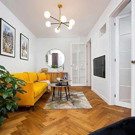 Sienna 65 Premium With Parking In By Renters Prestige Apartament