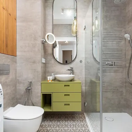 Sienna 65 Premium With Parking In By Renters Prestige *