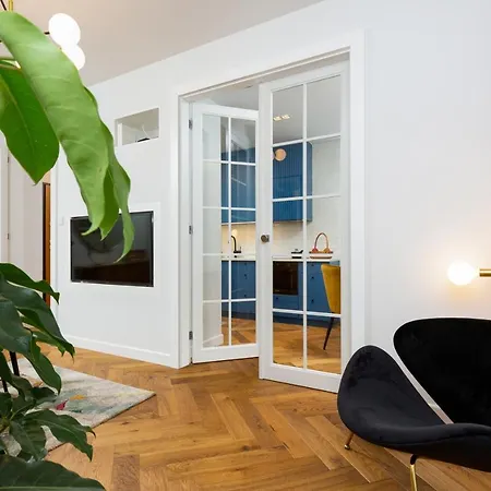 Sienna 65 Premium With Parking In By Renters Prestige Apartament